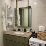 Luxury Fully Furnished Apartment *