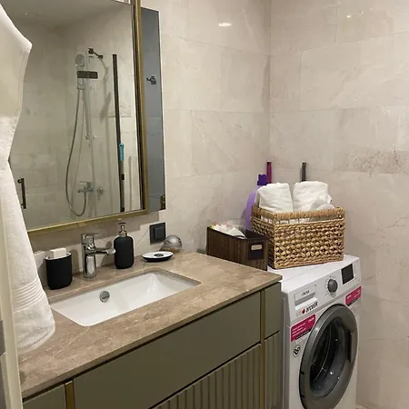 Luxury Fully Furnished *